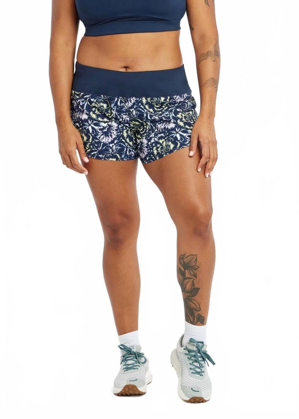 NEW OISELLE women's roga running shorts in flower burst